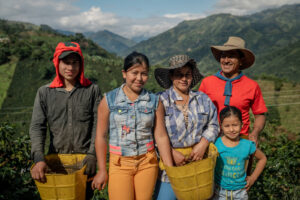 Kaffebauer Norvey Vaquiro mit seiner Familie © Fairtrade Deutschland / Juan Nicolás Becerra Manrique